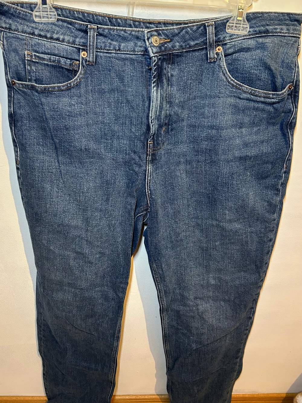 Old Navy Women's Straight Leg Jeans in Dark Blue - Picture 1 of 3